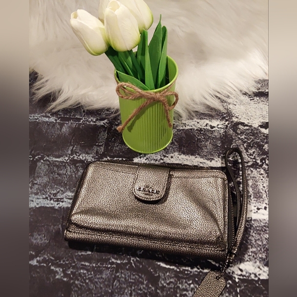 COACH METALIC WRISTLET - Picture 7 of 12